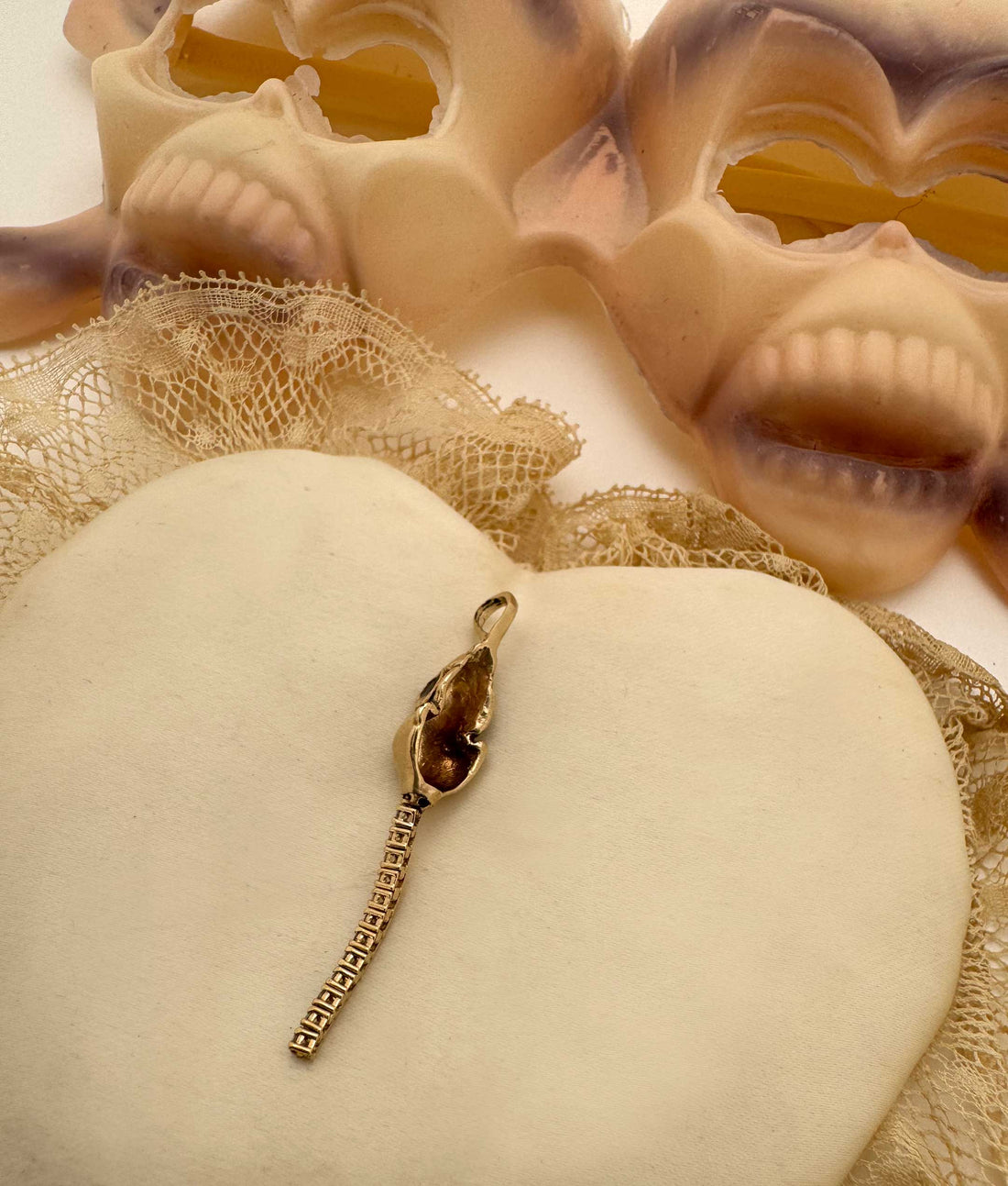 Rat with Moving Diamond Tail Charm