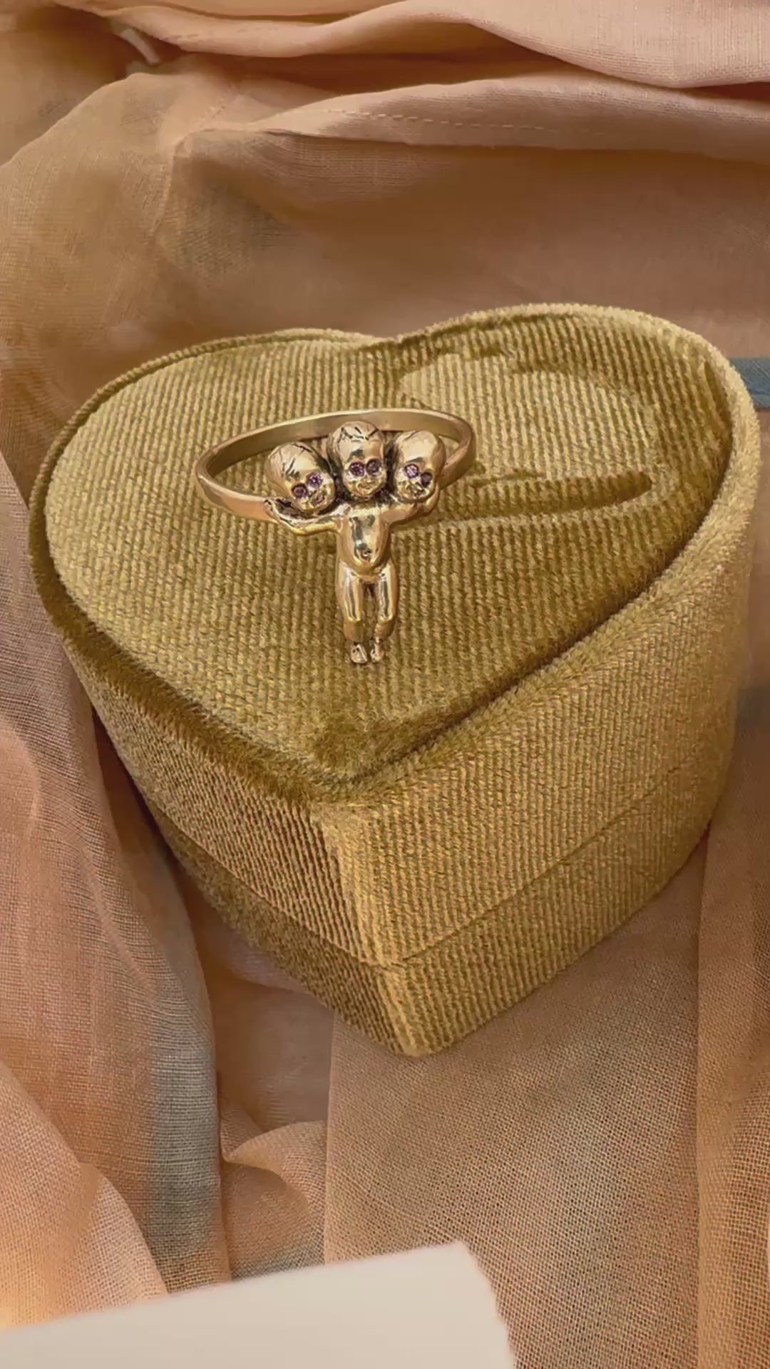 3 headed baby ring in 14K Gold sapphire eyes